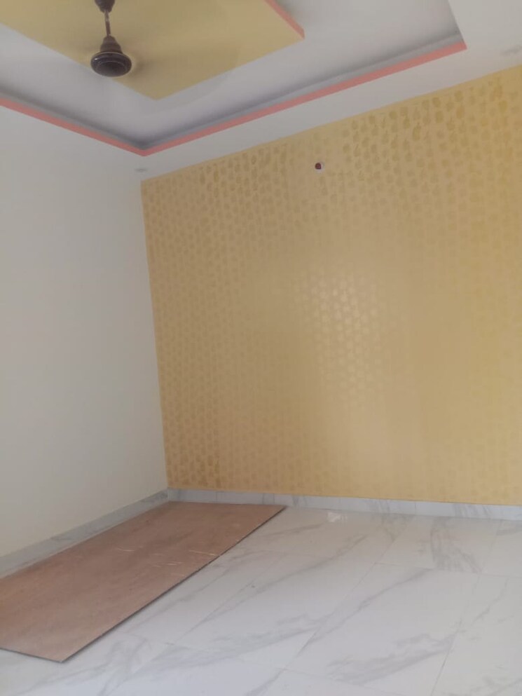 Room, upsidc site b 3 Bedroom 100 Sq.Yd. Villa In Upsidc Site B Greater Noida 7845104