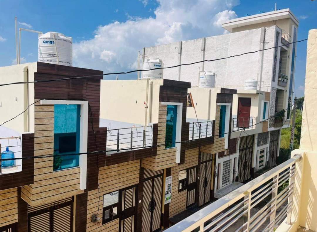 Plot For Sale in Vasant Enclave