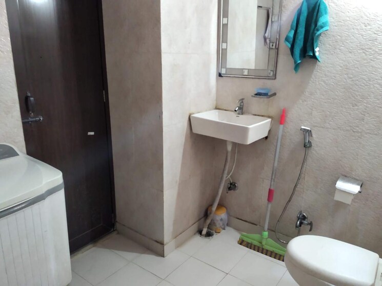 Bathroom, rwa-jalvayu-vihar 2 Bedroom 1000 Sq.Ft. Apartment In Sector 25 Noida 7845202