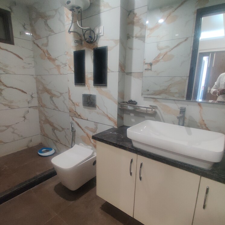 Bathroom, vasant kunj 3 Bedroom 135 Sq.Yd. Builder Floor In Vasant Kunj Delhi 7845210