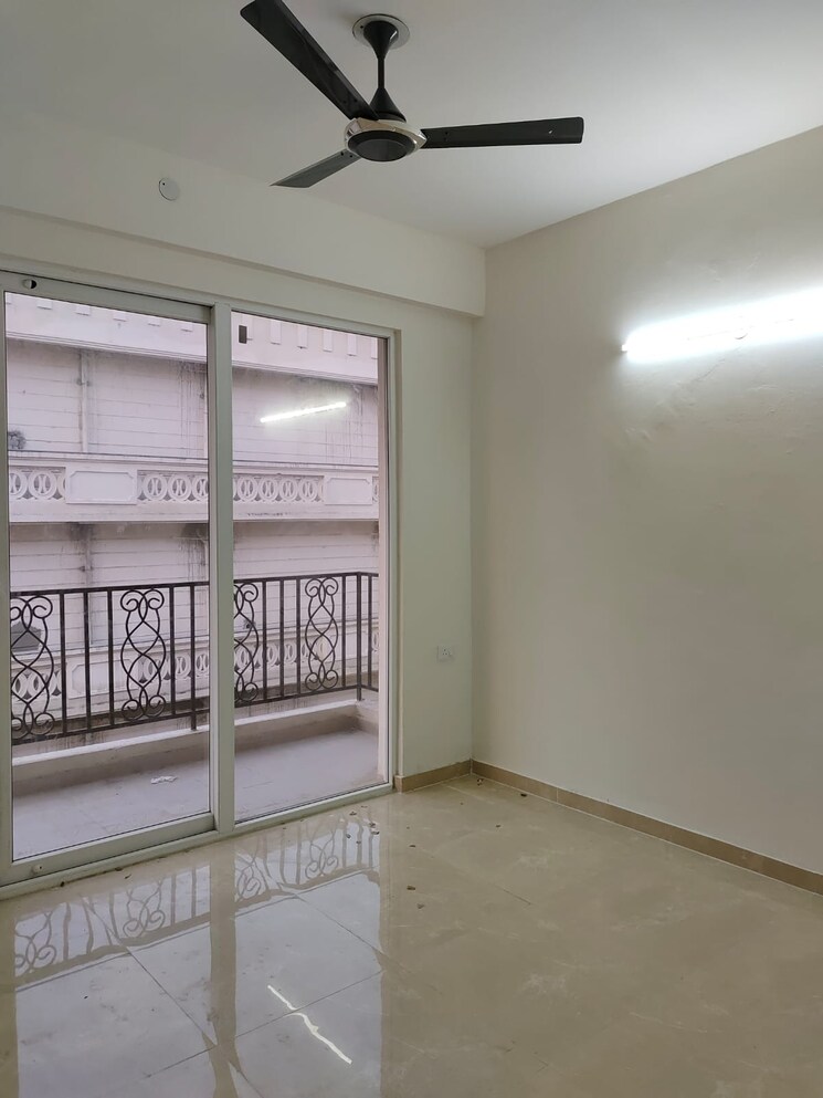 Room, signature-global-park-4-and-5 3 Bedroom 1081 Sq.Ft. Apartment In Sohna Sector 36 Gurgaon 7845286