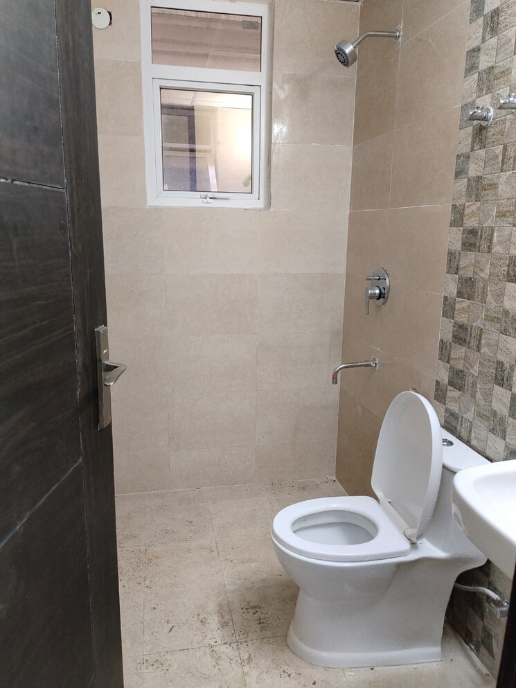 Bathroom, signature-global-park-4-and-5 3 Bedroom 1081 Sq.Ft. Apartment In Sohna Sector 36 Gurgaon 7845286