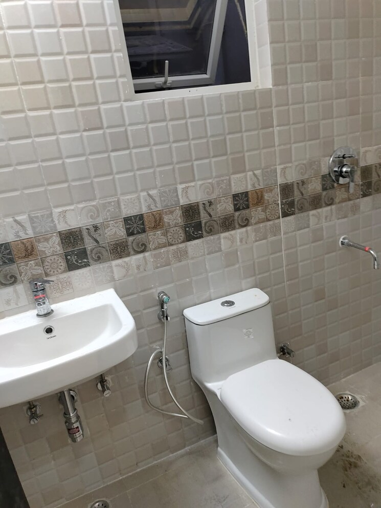 Bathroom, signature-global-park-4-and-5 3 Bedroom 1081 Sq.Ft. Apartment In Sohna Sector 36 Gurgaon 7845286