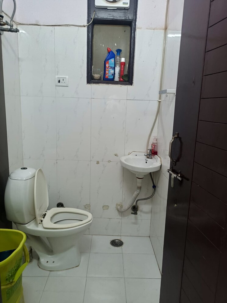 Bathroom, niti khand 3 Bedroom 1450 Sq.Ft. Builder Floor In Niti Khand Ghaziabad 7845299