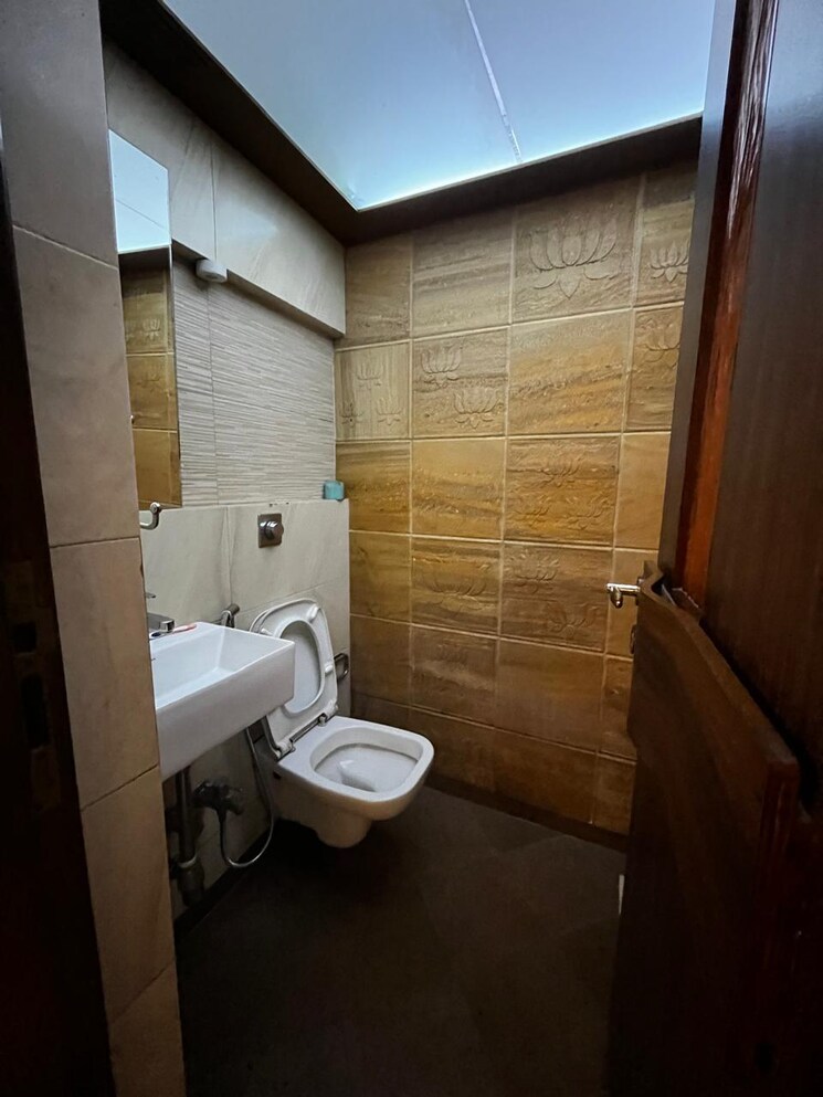Bathroom, santacruz west 4 Bedroom 2400 Sq.Ft. Apartment In Santacruz West Mumbai 7845303