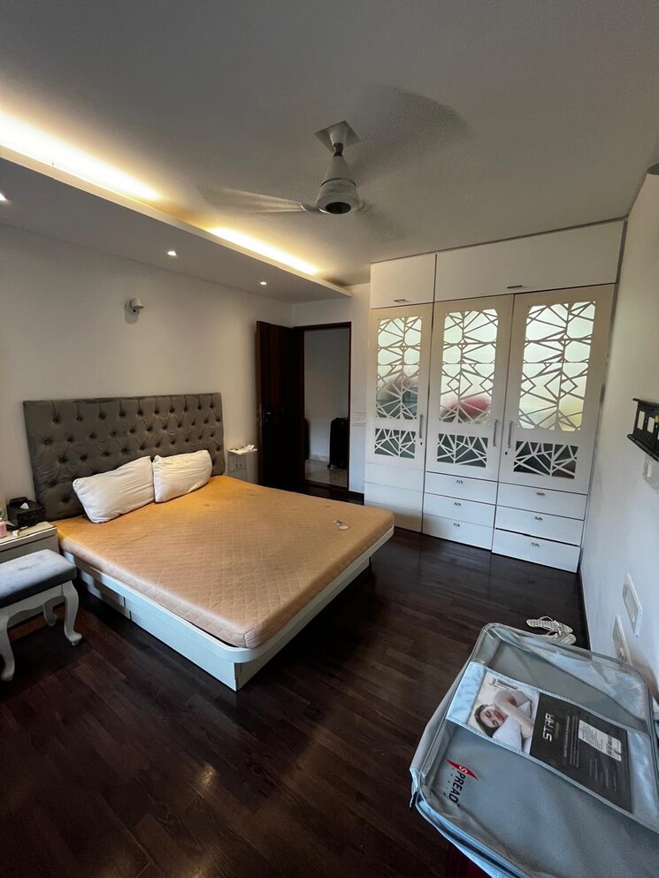 Team Area, santacruz west 4 Bedroom 2400 Sq.Ft. Apartment In Santacruz West Mumbai 7845303