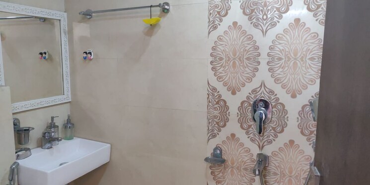 Bathroom, shivalik colony 2 Bedroom 100 Sq.Yd. Builder Floor In Shivalik Colony Delhi 7845349