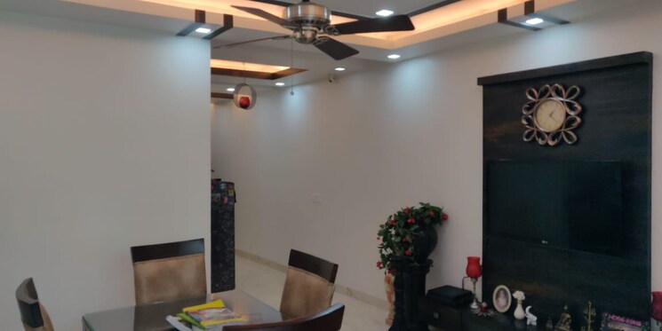 Gym, shivalik colony 2 Bedroom 100 Sq.Yd. Builder Floor In Shivalik Colony Delhi 7845349