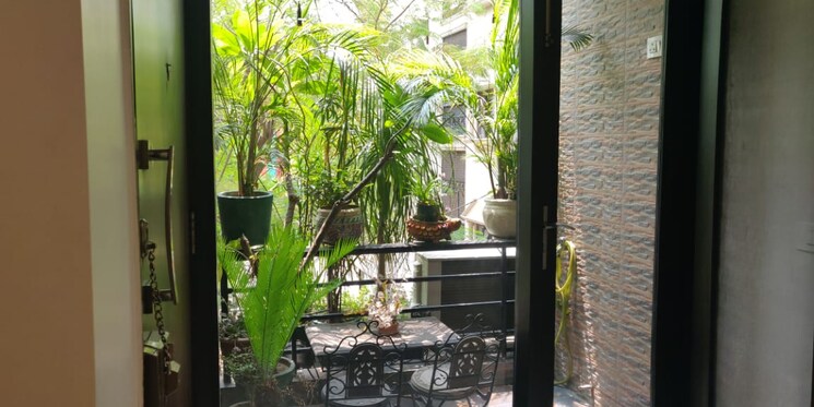 Balcony, shivalik colony 2 Bedroom 100 Sq.Yd. Builder Floor In Shivalik Colony Delhi 7845349