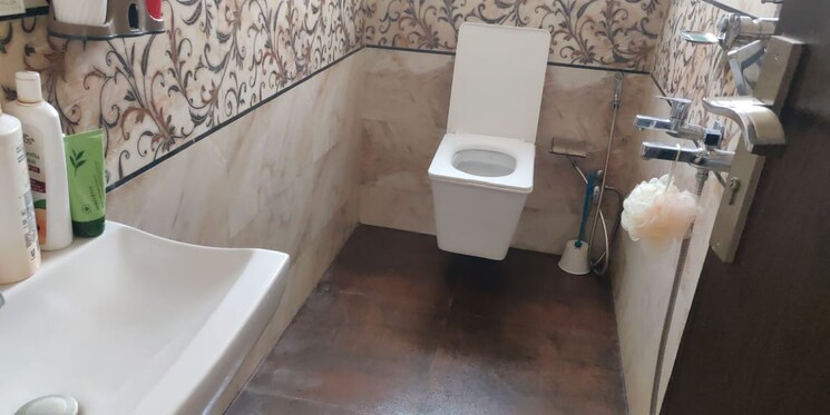 Bathroom, shivalik colony 2 Bedroom 100 Sq.Yd. Builder Floor In Shivalik Colony Delhi 7845349