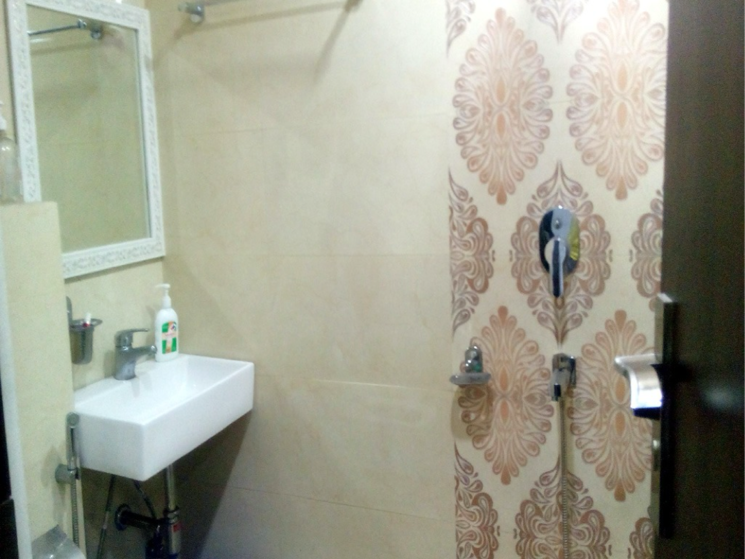 Bathroom, shivalik colony 2 Bedroom 100 Sq.Yd. Builder Floor In Shivalik Colony Delhi 7845349