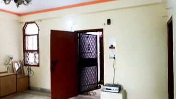 Room in 2 BHK Builder Floor at Vaishali Sector 5 – for Rent