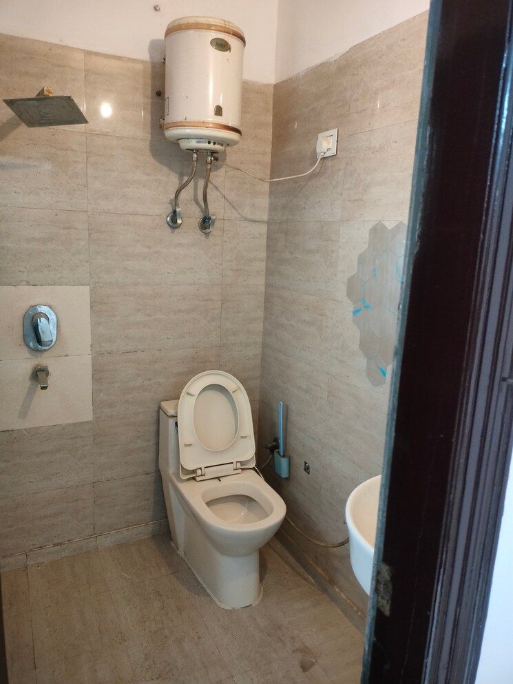 Bathroom, park-apartments-vaishali 1 Bedroom 750 Sq.Ft. Builder Floor In Vaishali Sector 9 Ghaziabad 7845444