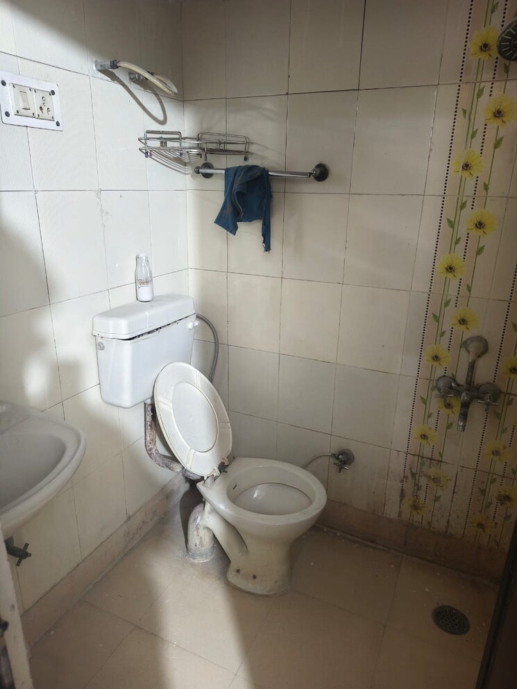 Bathroom, vaishali-media-apartment 1 Bedroom 650 Sq.Ft. Builder Floor In Vaishali Sector 5 Ghaziabad 7845451