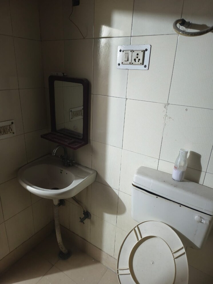 Bathroom, vaishali-media-apartment 1 Bedroom 650 Sq.Ft. Builder Floor In Vaishali Sector 5 Ghaziabad 7845451