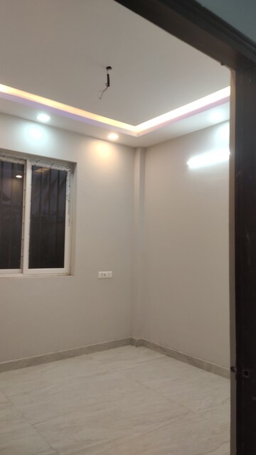 Furnished Amenities in 3 BHK Villa at Amar Shaheed Path – for Sale