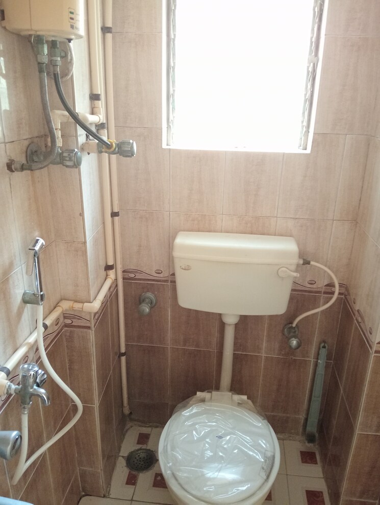 Bathroom, bindra-complex 1 Bedroom 550 Sq.Ft. Apartment In Andheri East Mumbai 7845592