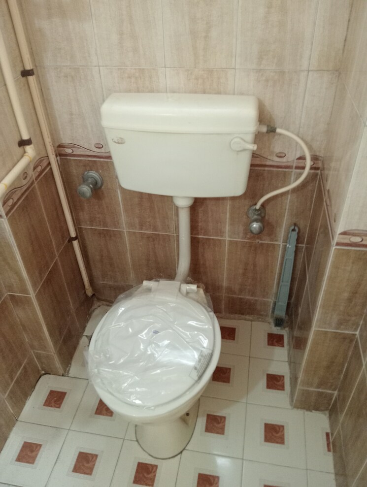 Bathroom, bindra-complex 1 Bedroom 550 Sq.Ft. Apartment In Andheri East Mumbai 7845592