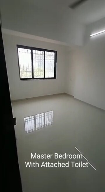 Room in 2 BHK Apartment at Siddharth Enclave Mumbai, Lower Parel – for Sale