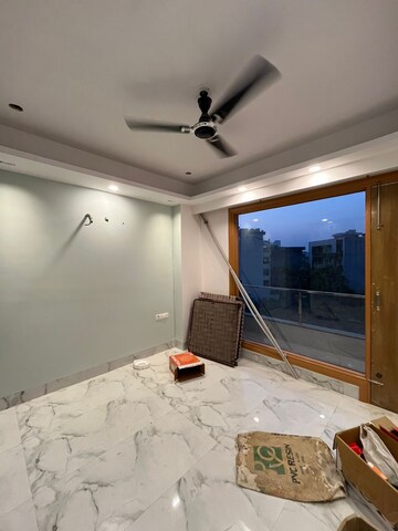Furnished Amenities in 4 BHK Apartment at M3M Trump Tower, Sector 65 – for Sale