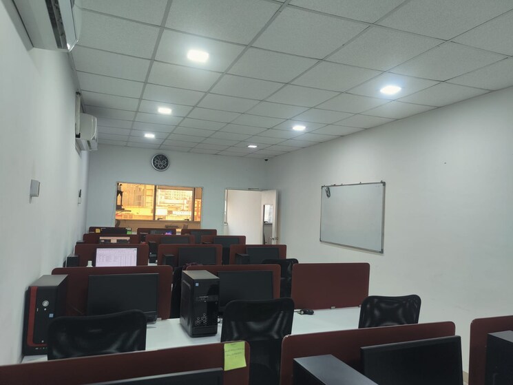 Team Area, matoshree-quantum-tower Commercial Office Space 610 Sq.Ft. In Malad West Mumbai 7846021
