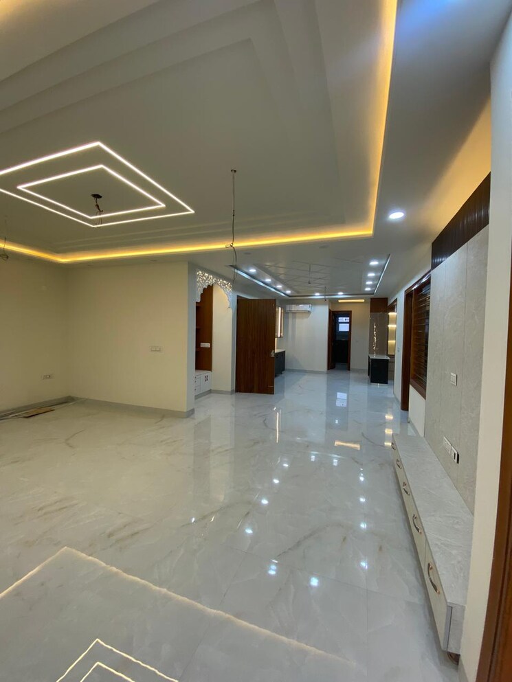 Room, puri-aman-vilas 4 Bedroom 350 Sq.Yd. Builder Floor In Sector 89 Faridabad 7846124