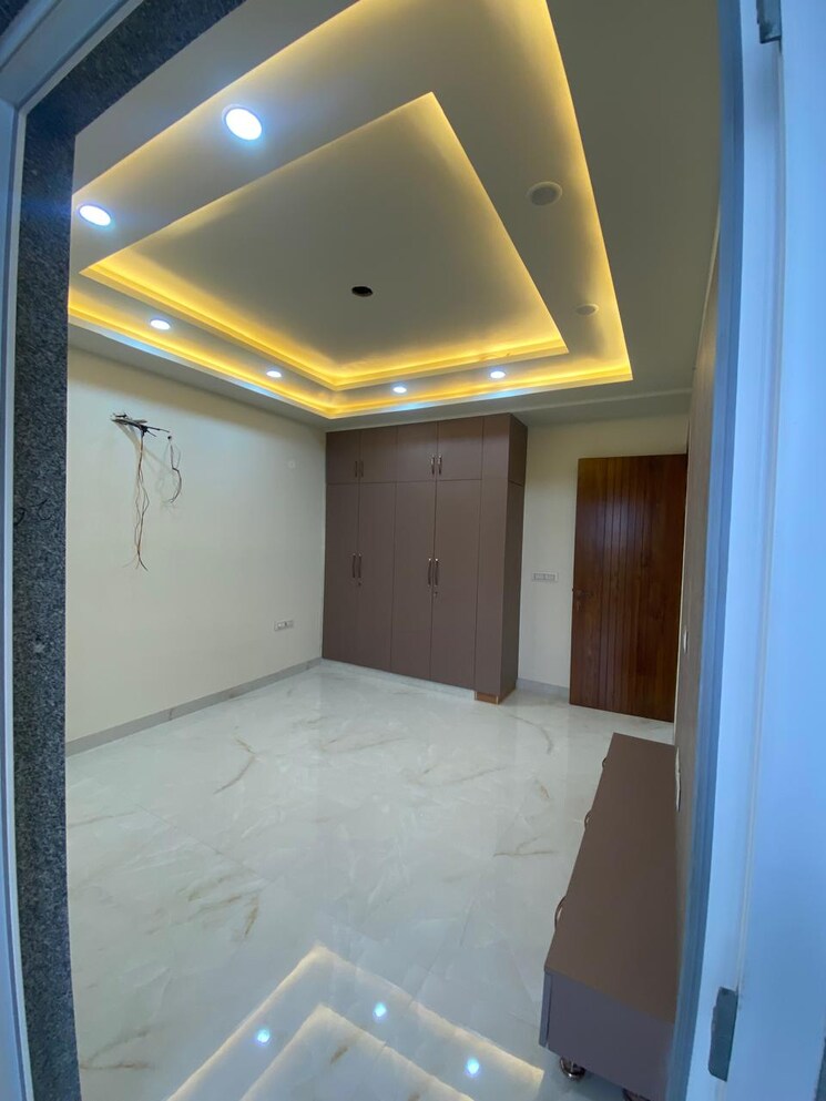 Room, puri-aman-vilas 4 Bedroom 350 Sq.Yd. Builder Floor In Sector 89 Faridabad 7846124