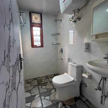 Bathroom in 2 BHK Builder Floor at Ansal Sushant Lok I, Sector 43 – for Rent