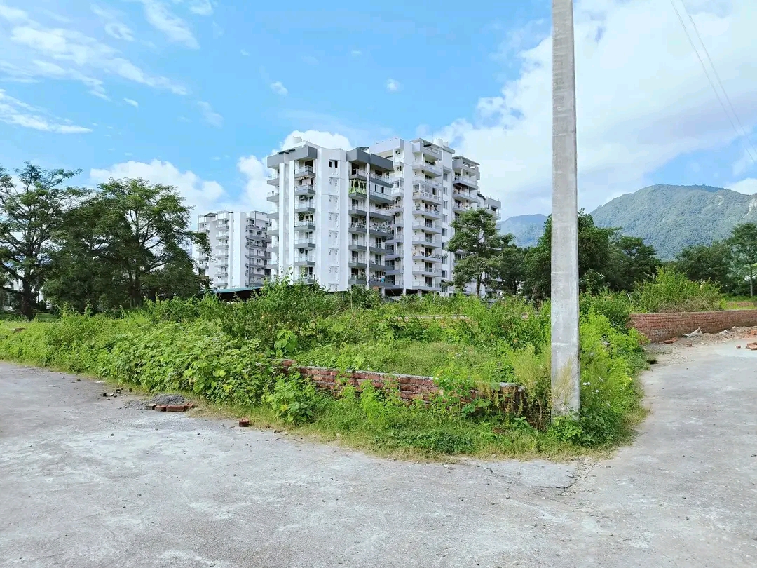 Plot For Sale in Emerald Greens 