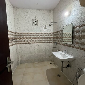 Bathroom in 2 BHK Builder Floor at Ansal Sushant Lok I, Sector 43 – for Rent