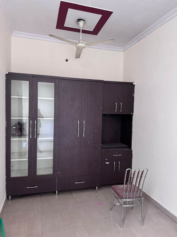 Room, east canal road 3 Bedroom 2100 Sq.Ft. Villa In East Canal Road Dehradun 7846624