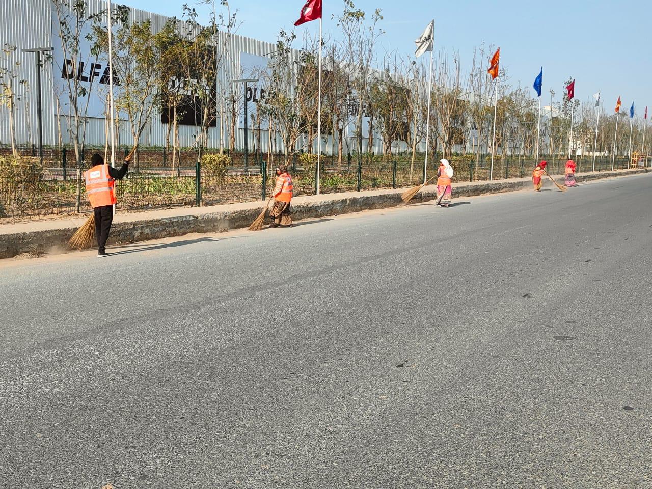 4 BHK + Servant Room,Study Room 3577 Sq.Ft. Apartment in DLF Privana South