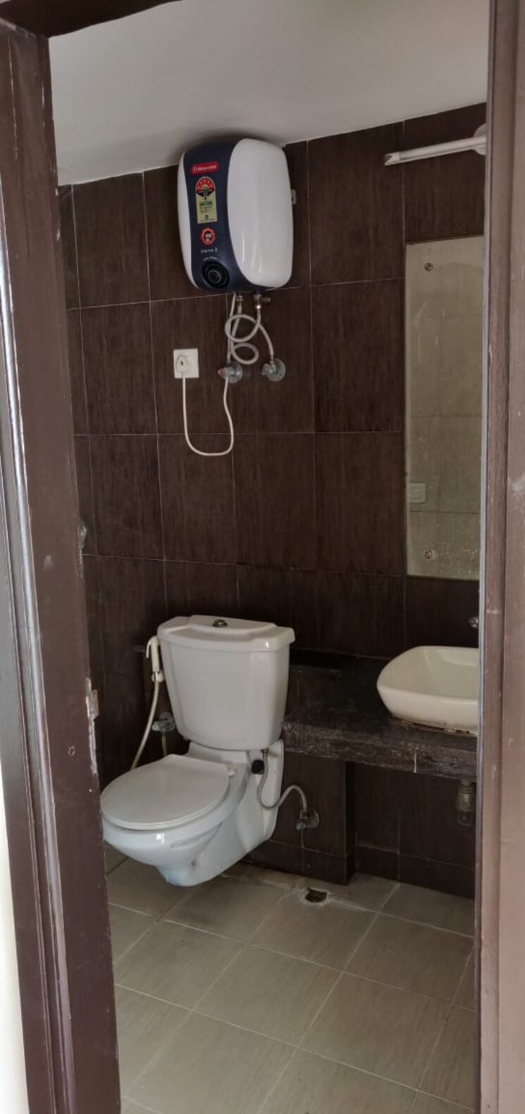 Bathroom, sector 52 6+ Bedroom 450 Sq.Mt. Independent House In Sector 52 Noida 7846825