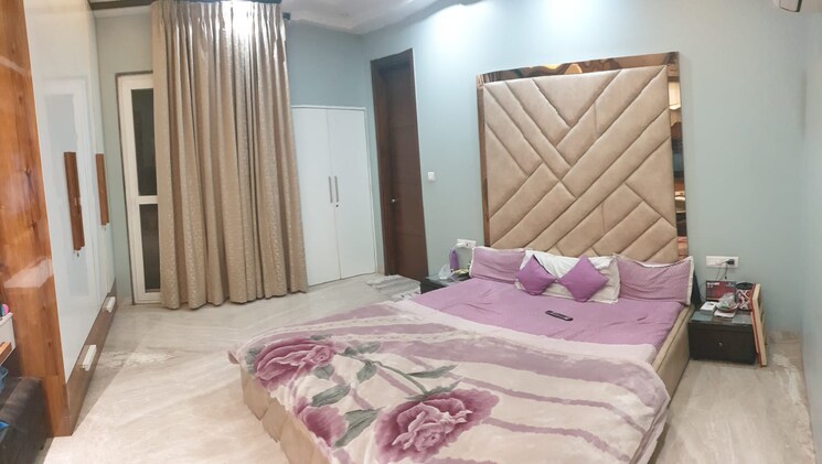 Bedroom, punjabi bagh 4 Bedroom 280 Sq.Yd. Builder Floor In Punjabi Bagh Delhi 7846839