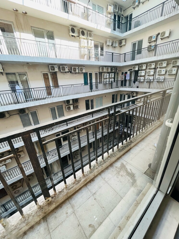 Balcony, chandigarh-citi-center 1 Bedroom 500 Sq.Ft. Apartment In Vip Road Zirakpur 7846906