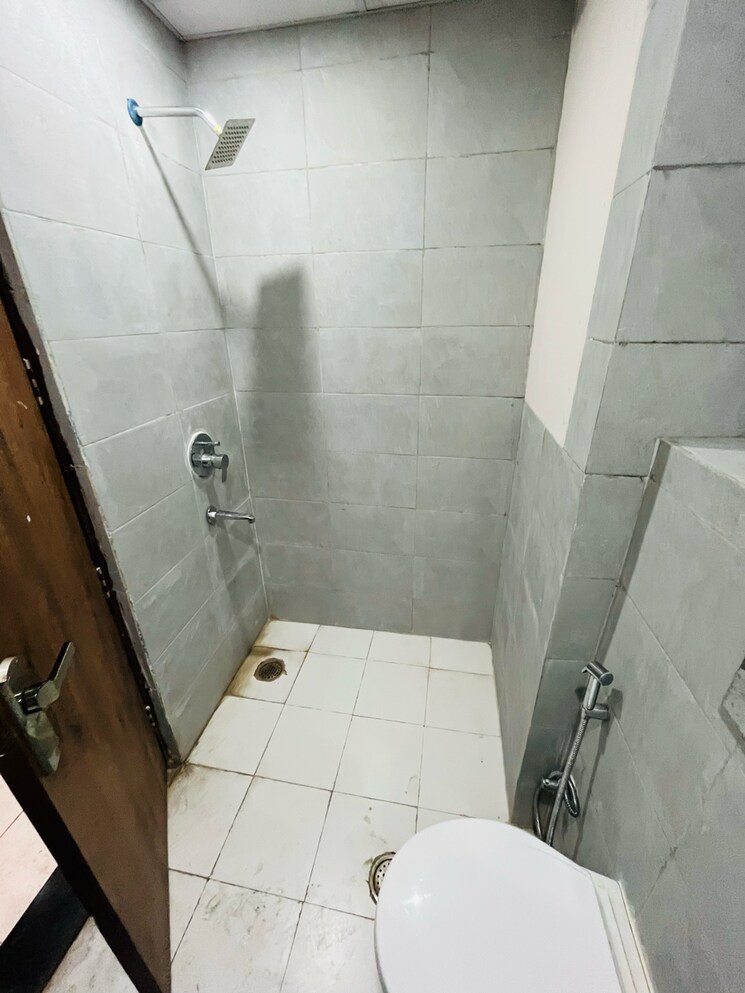 Bathroom, chandigarh-citi-center 1 Bedroom 500 Sq.Ft. Apartment In Vip Road Zirakpur 7846906