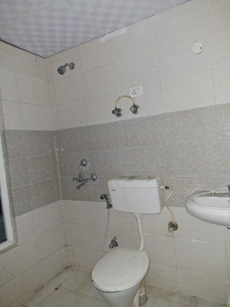 Bathroom, signature-global-grand-iva 2 Bedroom 716 Sq.Ft. Apartment In Sector 103 Gurgaon 7847430