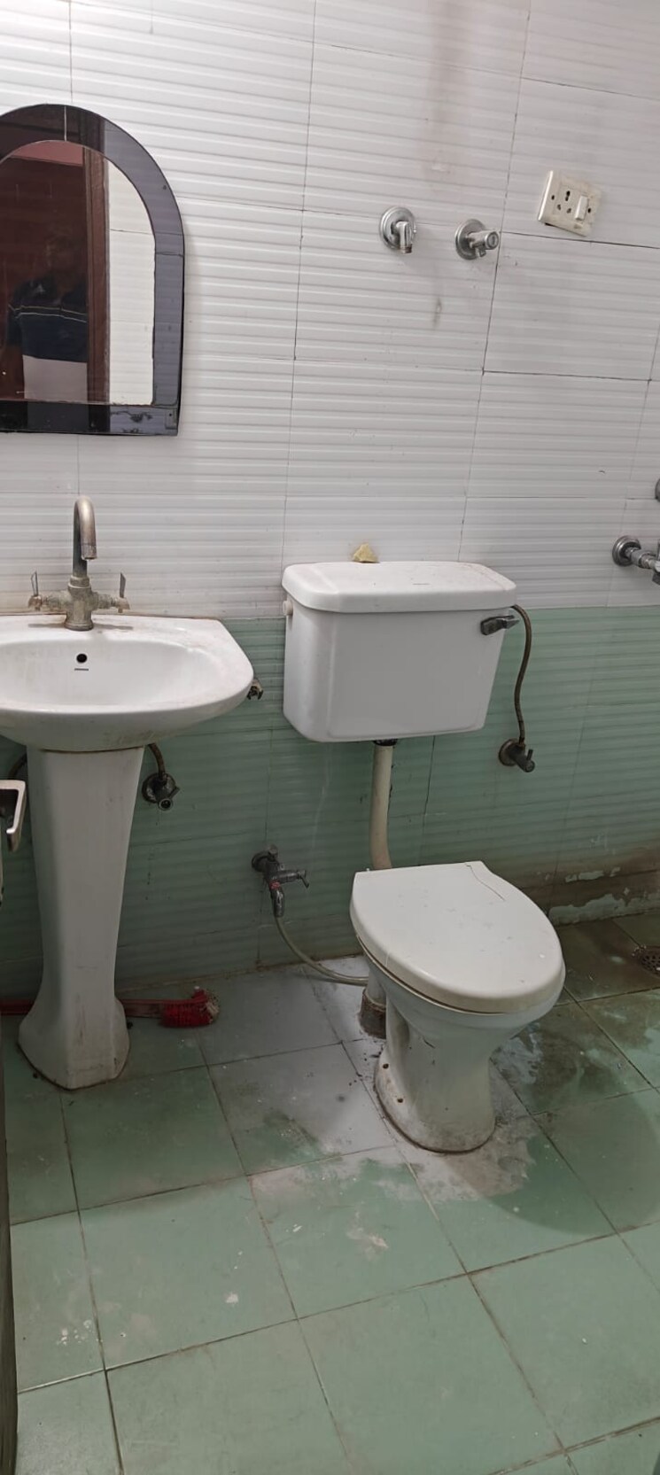 Bathroom, supertech-livingston 3 Bedroom 943 Sq.Ft. Apartment In Sain Vihar Ghaziabad 7847668