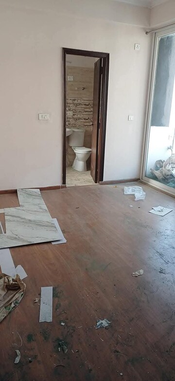 Room in 2 BHK Apartment at Amrapali Leisure Park, Amrapali Leisure Valley – for Sale