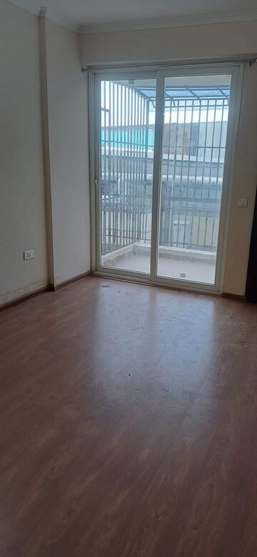 Room in 2.5 BHK Apartment at Supertech Ecovillage II, Sector 16b Greater Noida – for Sale