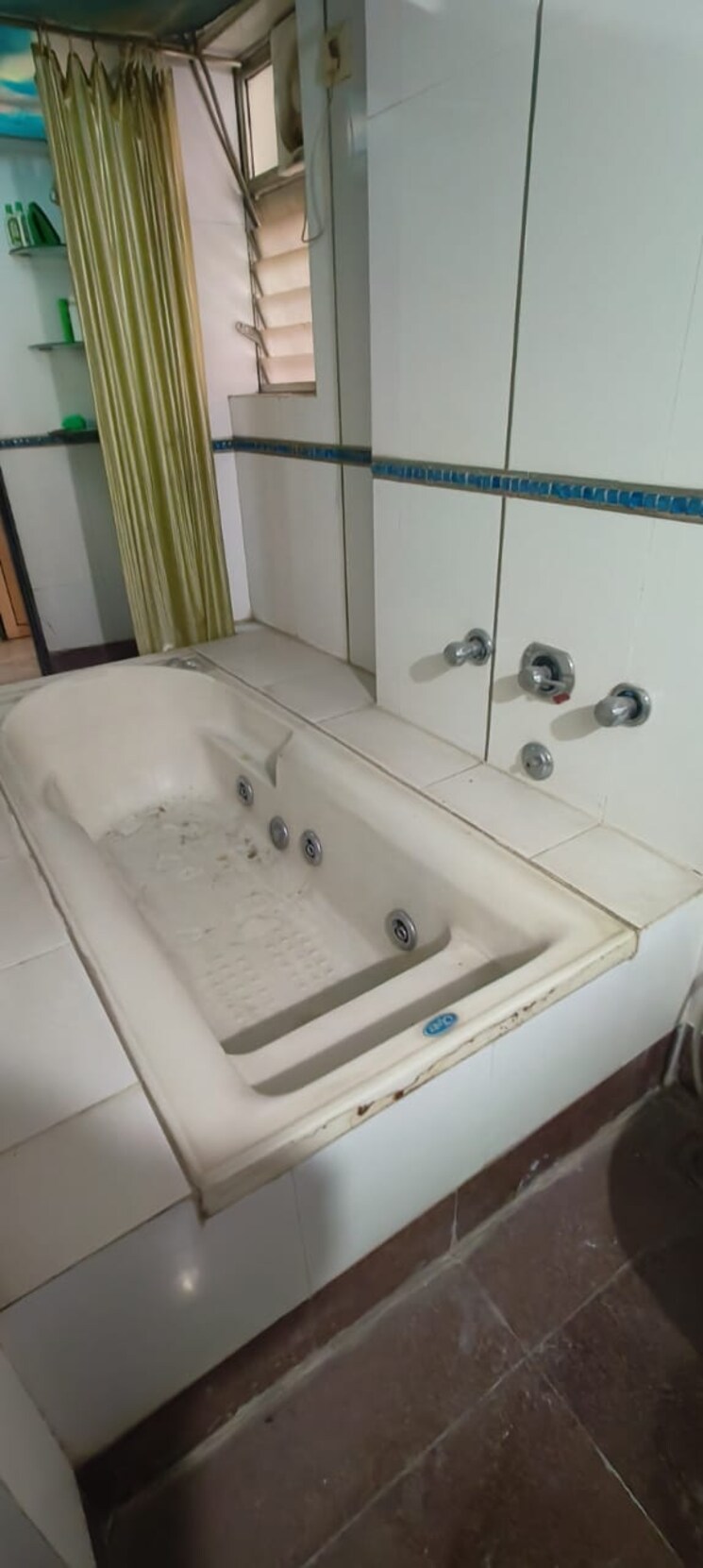 Bathroom, pokhran road no 2 4 Bedroom 1400 Sq.Ft. Apartment In Pokhran Road No 2 Thane 7847861