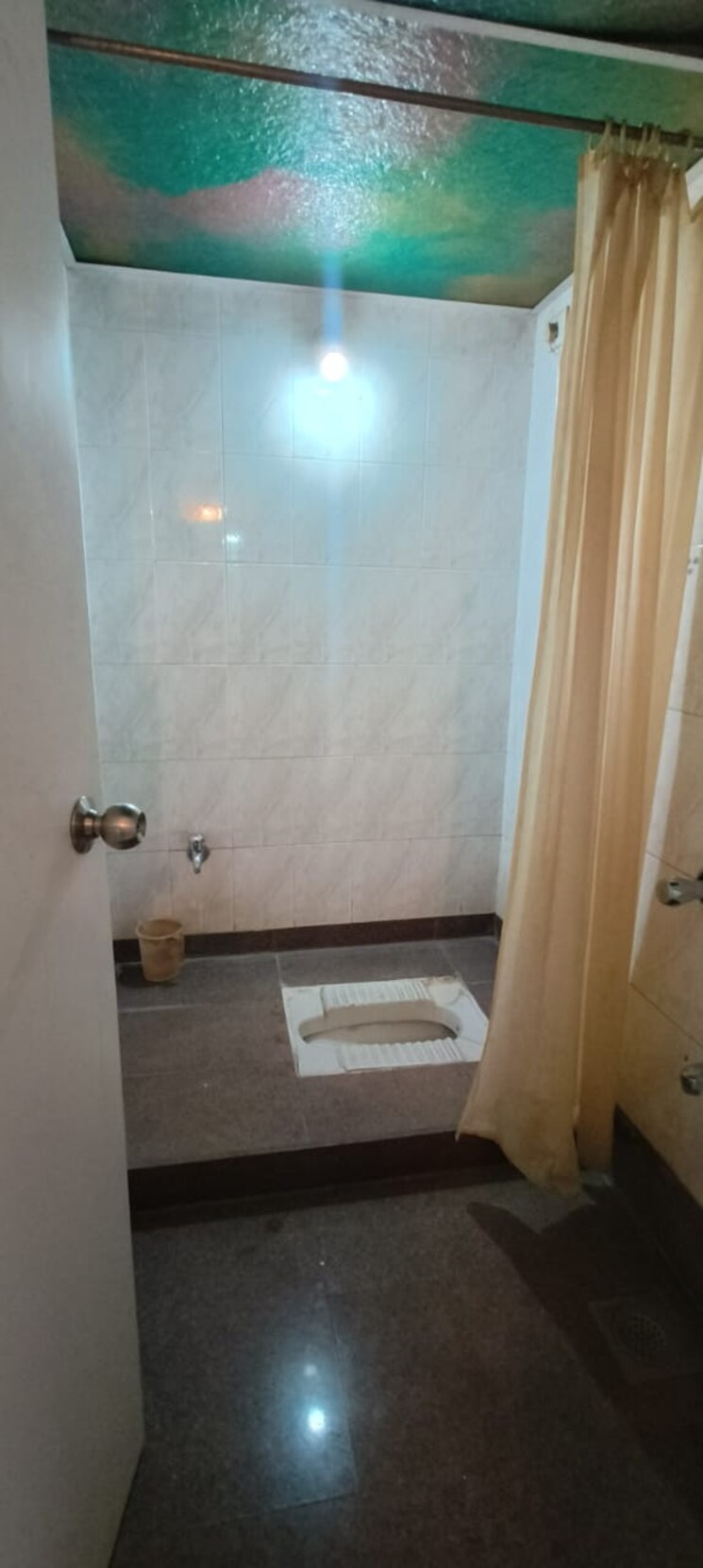 Bathroom, pokhran road no 2 4 Bedroom 1400 Sq.Ft. Apartment In Pokhran Road No 2 Thane 7847861
