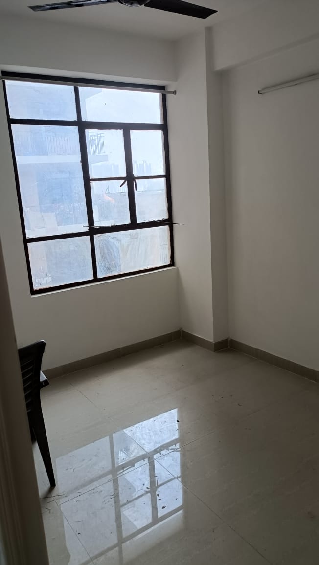 1 BHK + Extra Room Apartment For Sale in Signature Global Synera