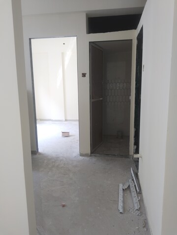 Room in 1 BHK Apartment at Thane West – for Sale