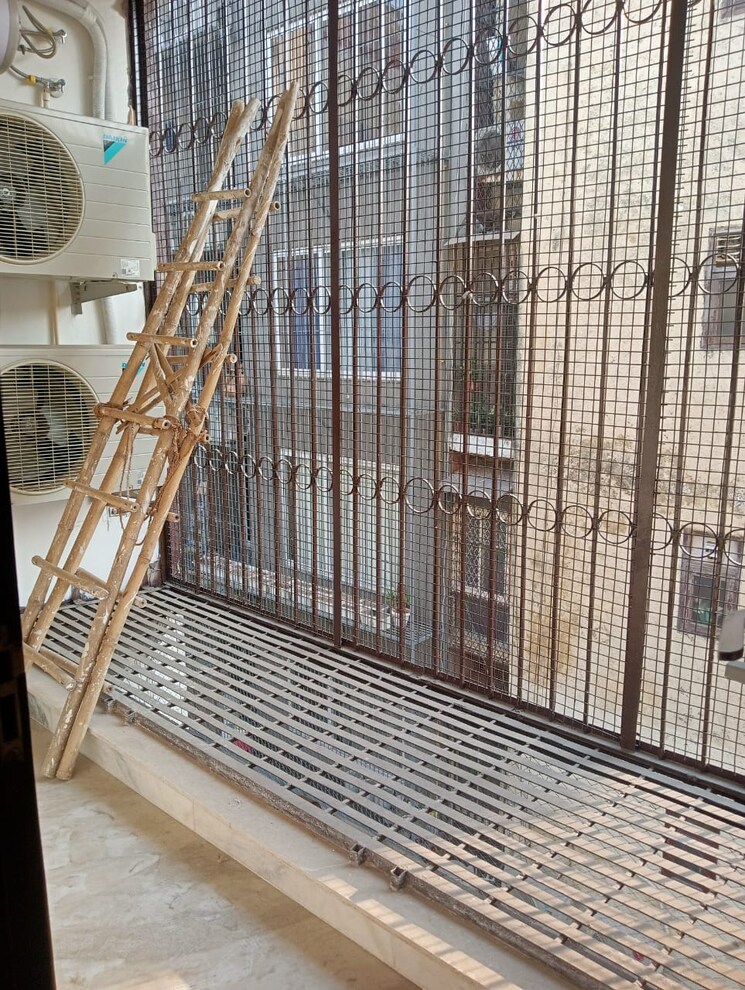 Balcony, lajpat nagar iii 3 Bedroom 1800 Sq.Ft. Builder Floor In Lajpat Nagar Iii Delhi 7847956