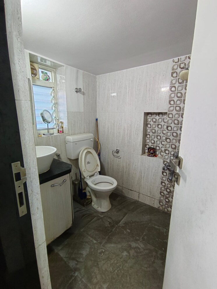 Bathroom, mistry-chamber 1 Bedroom 400 Sq.Ft. Apartment In Colaba Mumbai 7848102