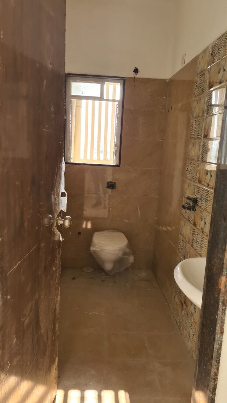 Bathroom, shreenathji-39-anthea 1 Bedroom 561 Sq.Ft. Apartment In Chembur Mumbai 7848240