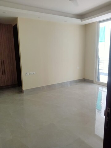 Room in 3 BHK Builder Floor at Sector 71 – for Sale