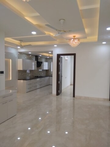 Room in 3 BHK Builder Floor at Sector 71 – for Sale