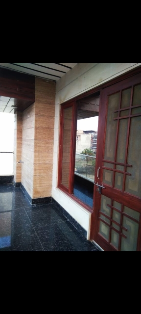 3 BHK + Servant Room Builder Floor For Sale in Sector 71